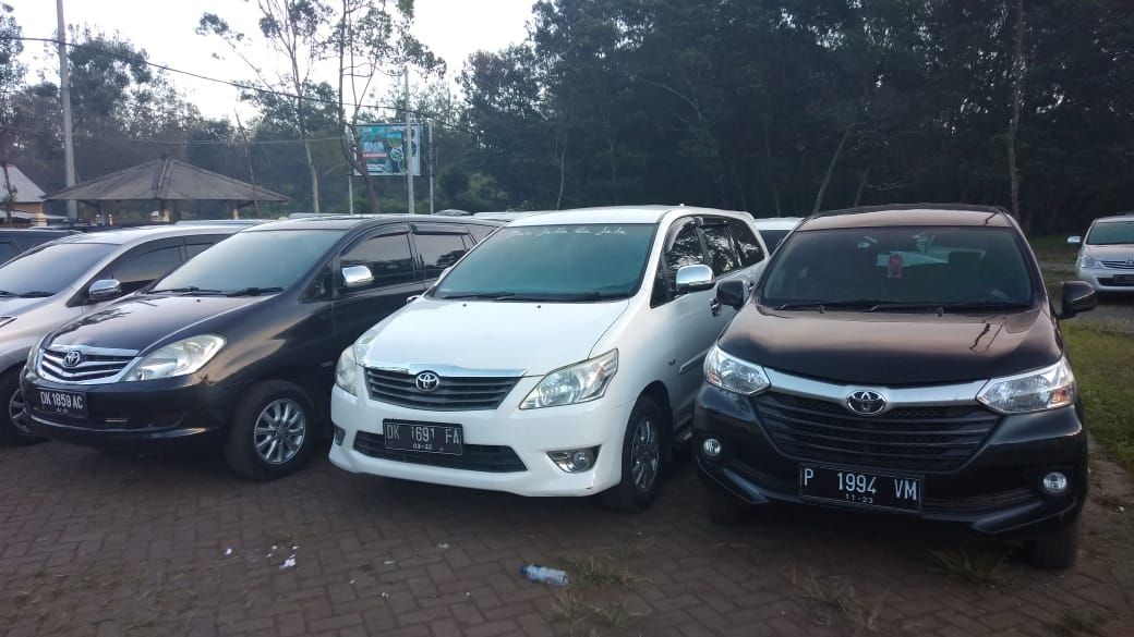 foto mobil rental berjajar