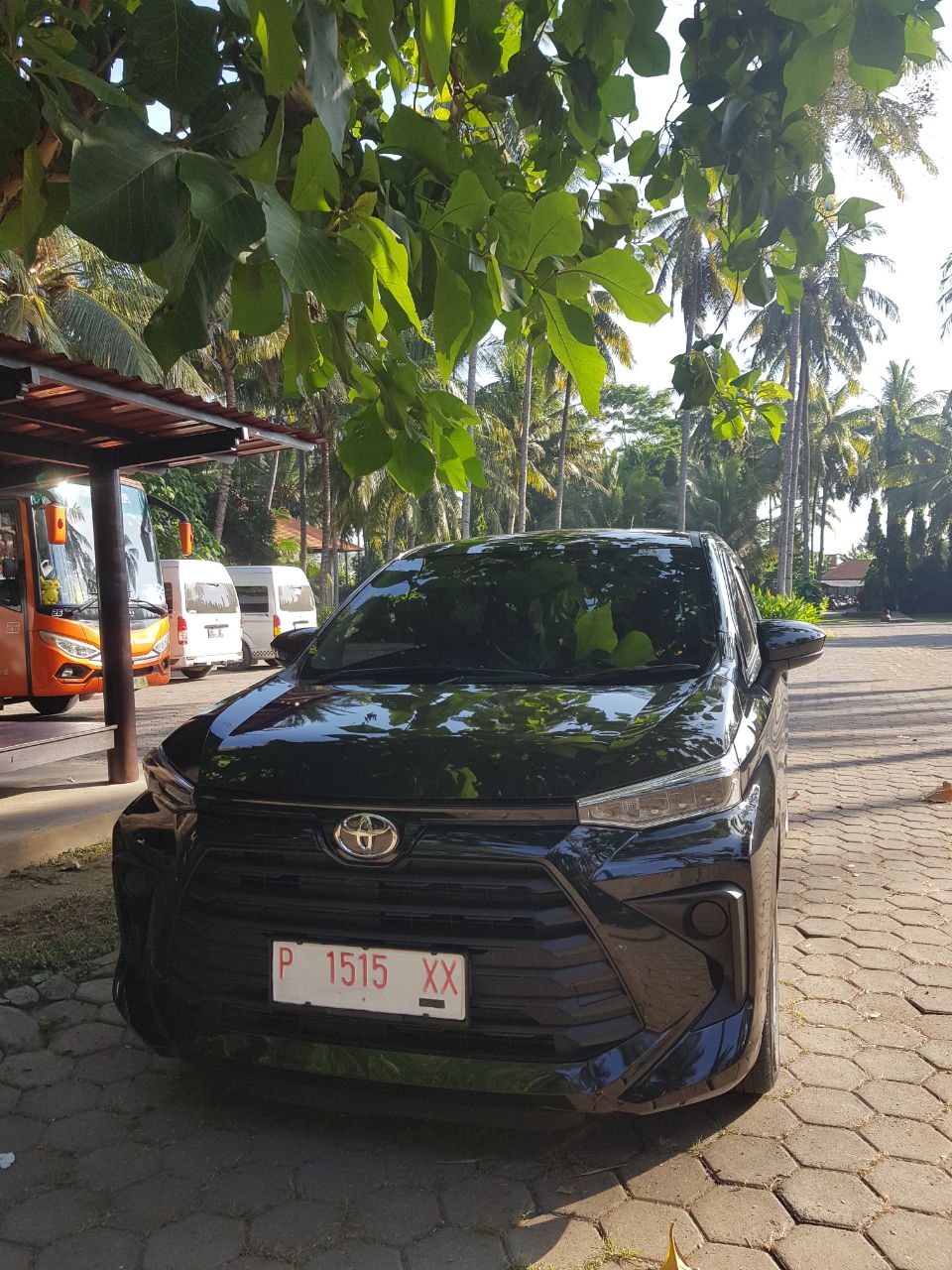 tampilan mobil avanza tampak depan