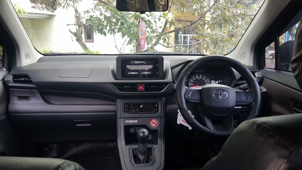 tampilan interior toyota avanza