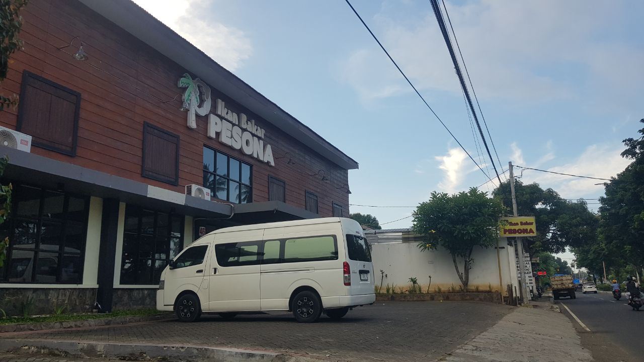 mobil toyota hiace premio