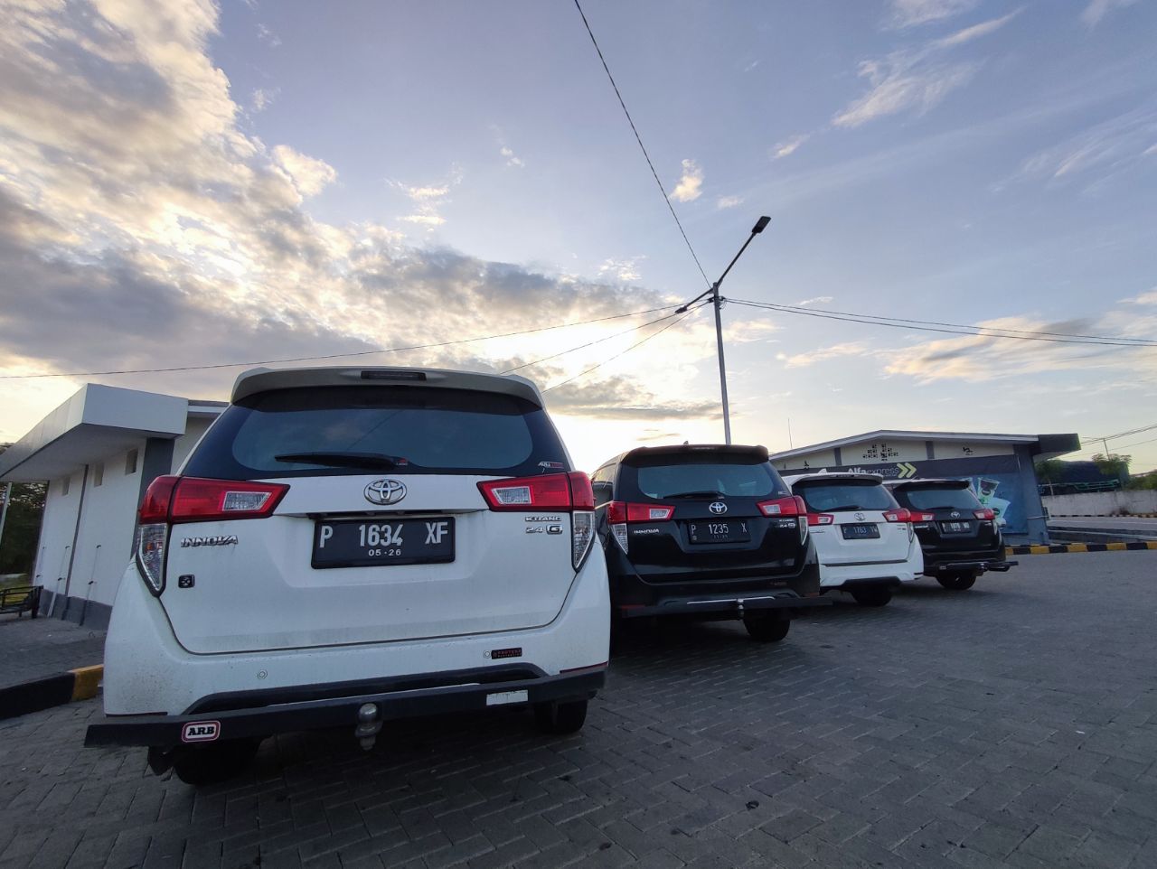 foto unit mobil toyota innova