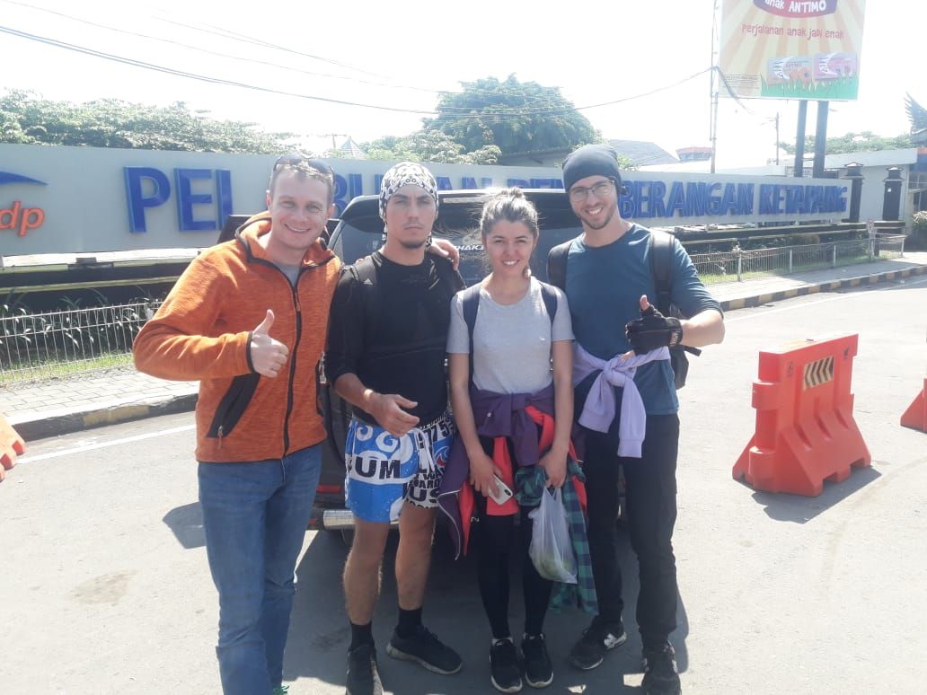 pelabuhan ketapang bersama wisatawan asing